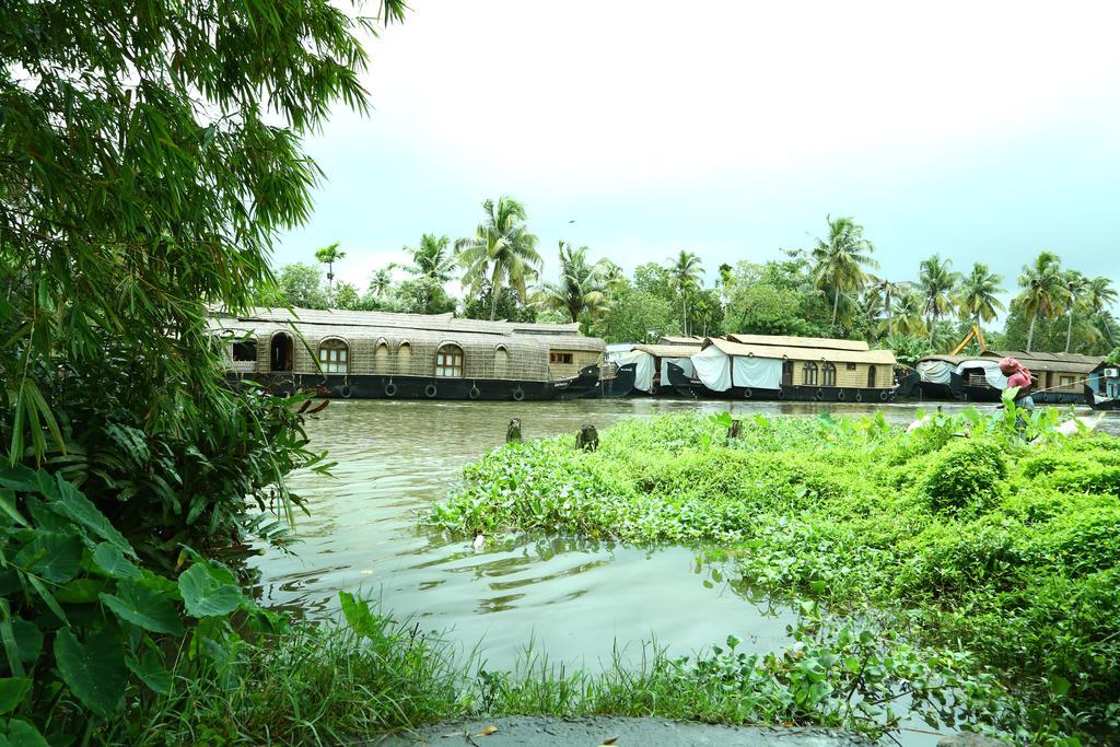 Alapatt Homestay Alappuzha Bagian luar foto